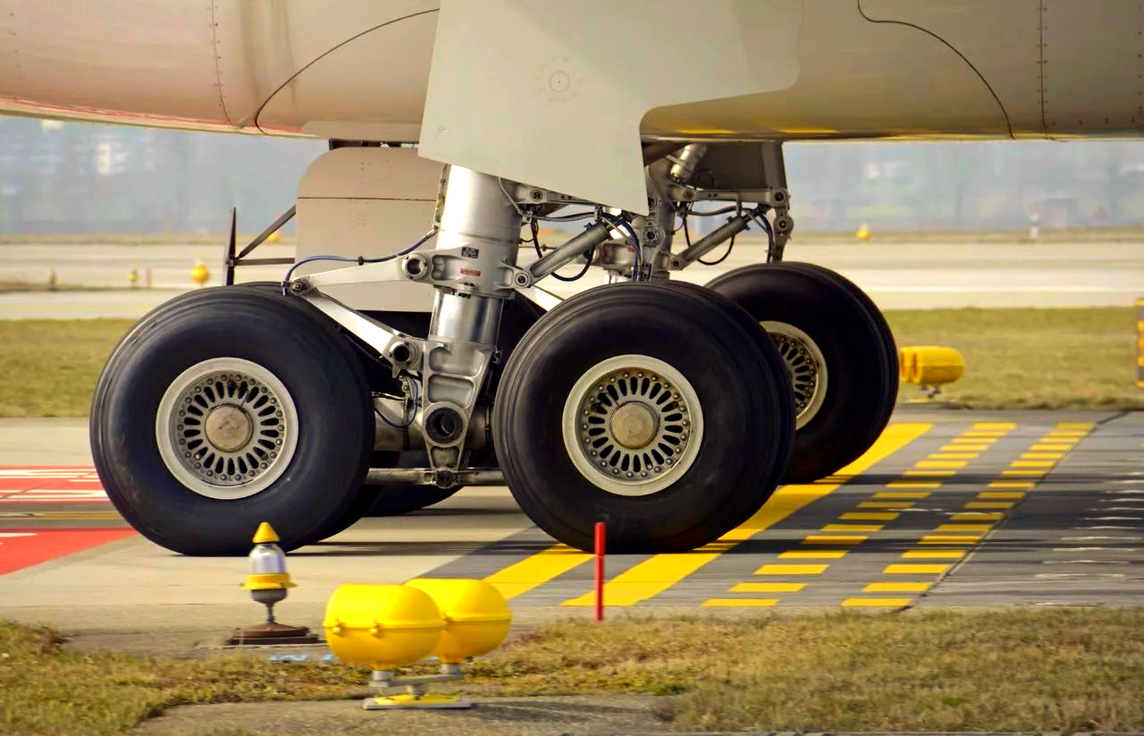 飞机起落架磁流变缓冲器