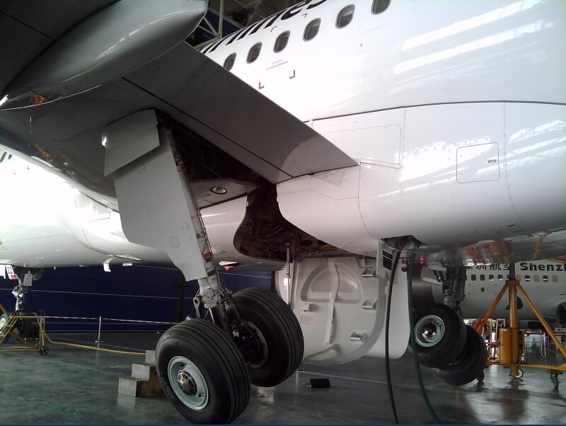 飞机起落架磁流变缓冲器