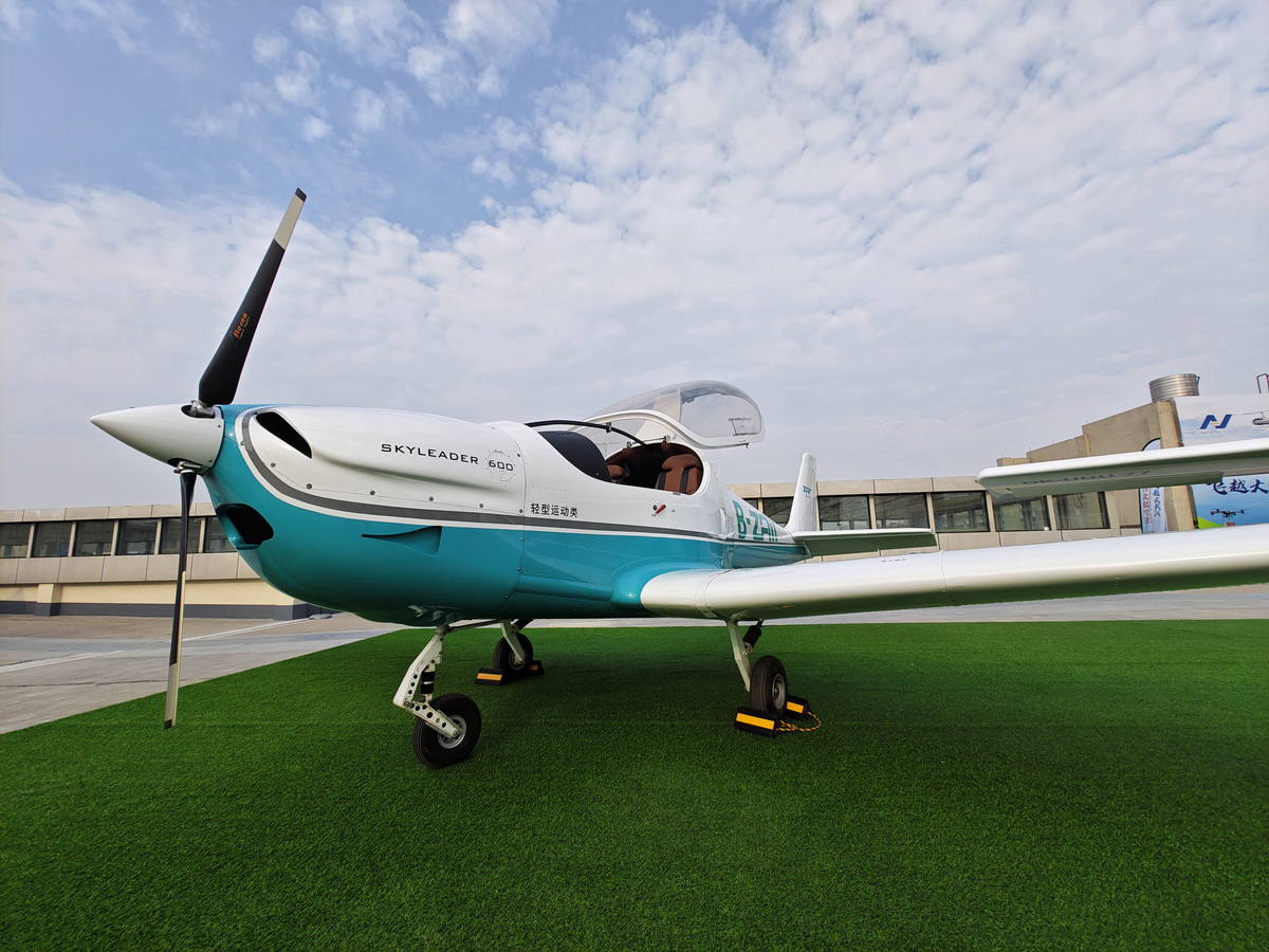 多蒸发器并联泵驱两相冷却系统